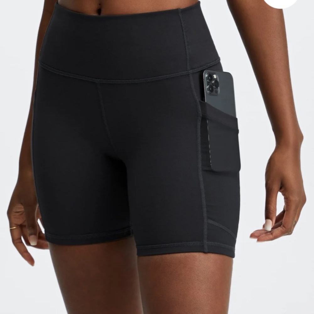 Fabletics power hold on the go 6 inch pocket short
